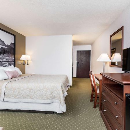 Super 8 By Wyndham Kalispell Glacier National Park Hotel Bagian luar foto