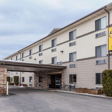 Super 8 By Wyndham Kalispell Glacier National Park Hotel Bagian luar foto