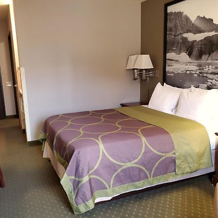 Super 8 By Wyndham Kalispell Glacier National Park Hotel Bagian luar foto