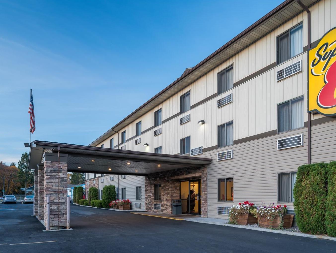 Super 8 By Wyndham Kalispell Glacier National Park Hotel Bagian luar foto